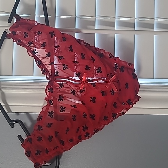 Red Victoria secret panties - Picture 5 of 7